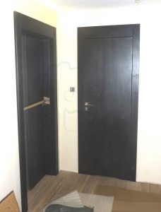 drzwi drewniane drzwi wewnętrzne płaskie czarne realizacja Drzwi wewnętrzne PŁASKIE czarne