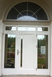 Drzwi do projektu Willa Parkowa, wzór PIOTR z szybą wąską (witryna łukowa z innej firmy)