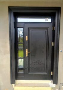 Drzwi wejściowe model PIOTR (listwa premium) z dostawką boczną nieotwieraną i naświetlem